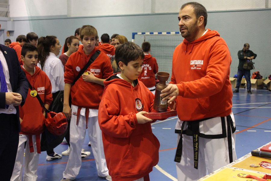 22-11-14 Entrega Medallas May (38).jpg